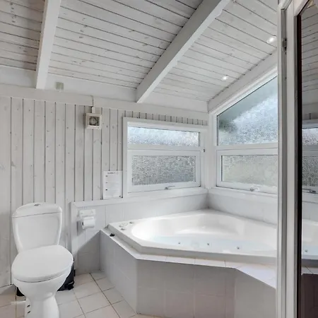 Awesome In W/ Sauna And 4 Bedrooms *